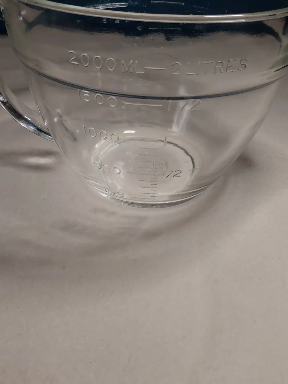 Anchor Hocking Clear, 2 QT. Glass Measuring Batter Bowl,with Handle and Spout